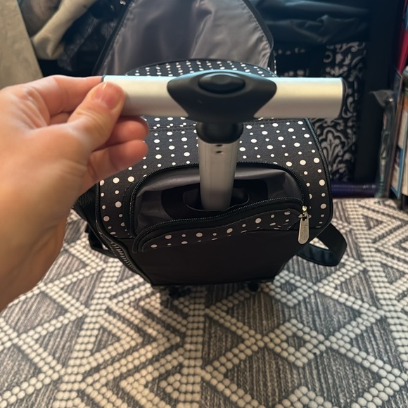 BNWOT 31 rolling Traveler bag. Polka dot. - Picture 6 of 8